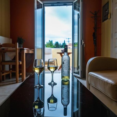 Julia΄S Apartment Alepou Luaran gambar