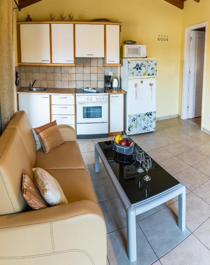 Julia΄S Apartment Alepou Luaran gambar